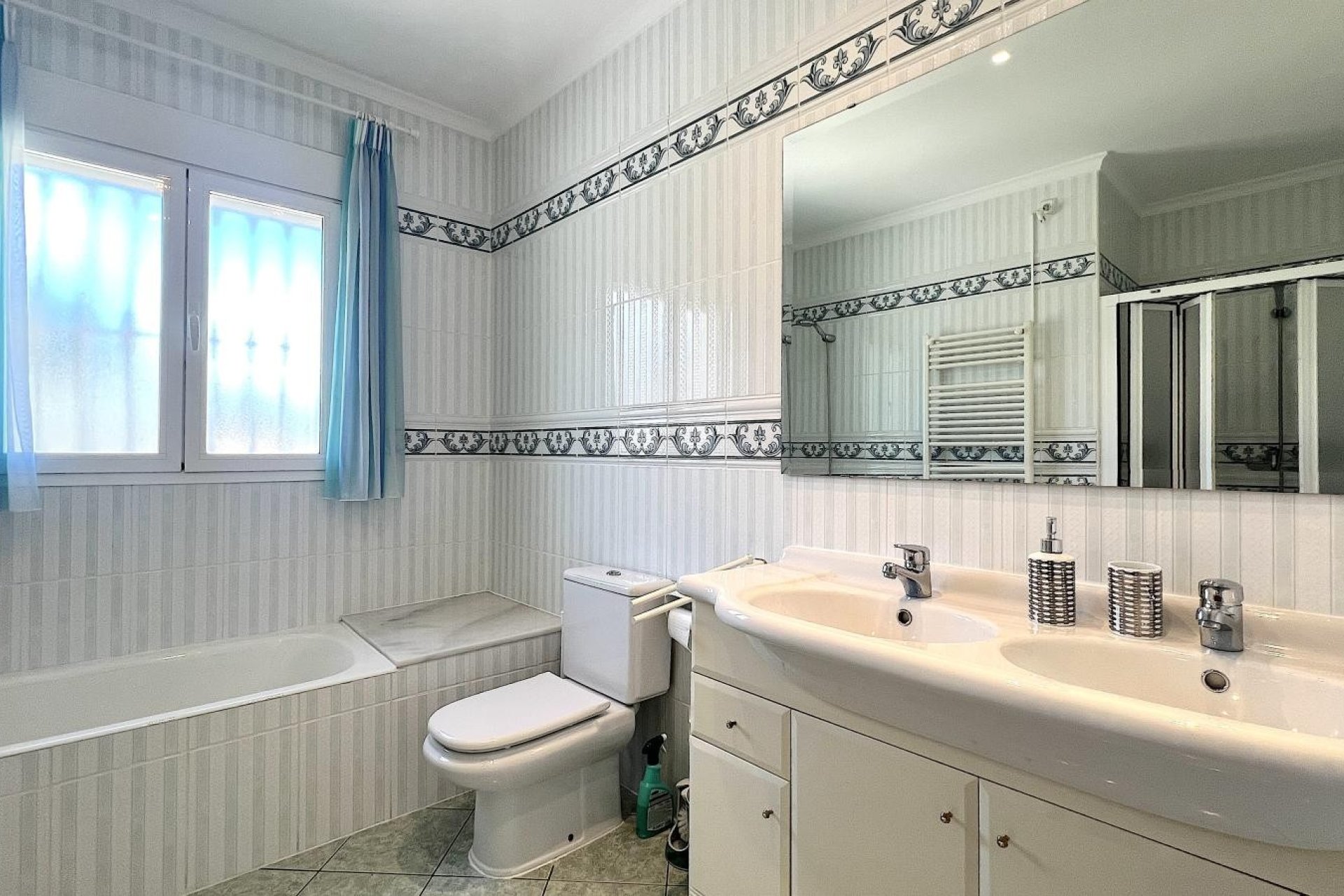 Resale - Villa - Denia