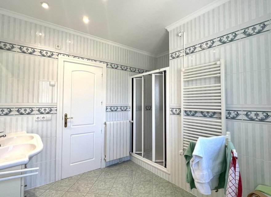 Resale - Villa - Denia