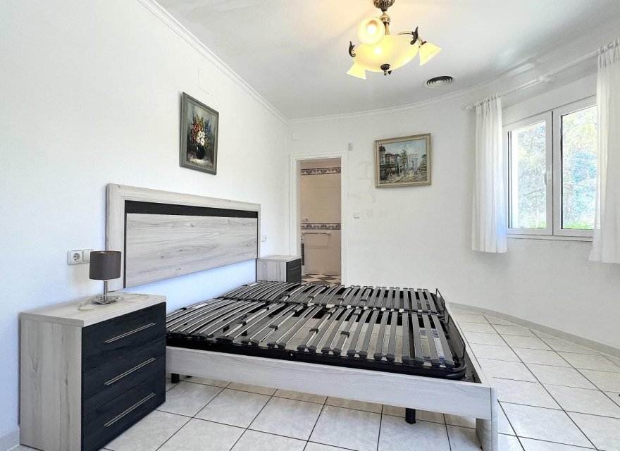 Resale - Villa - Denia