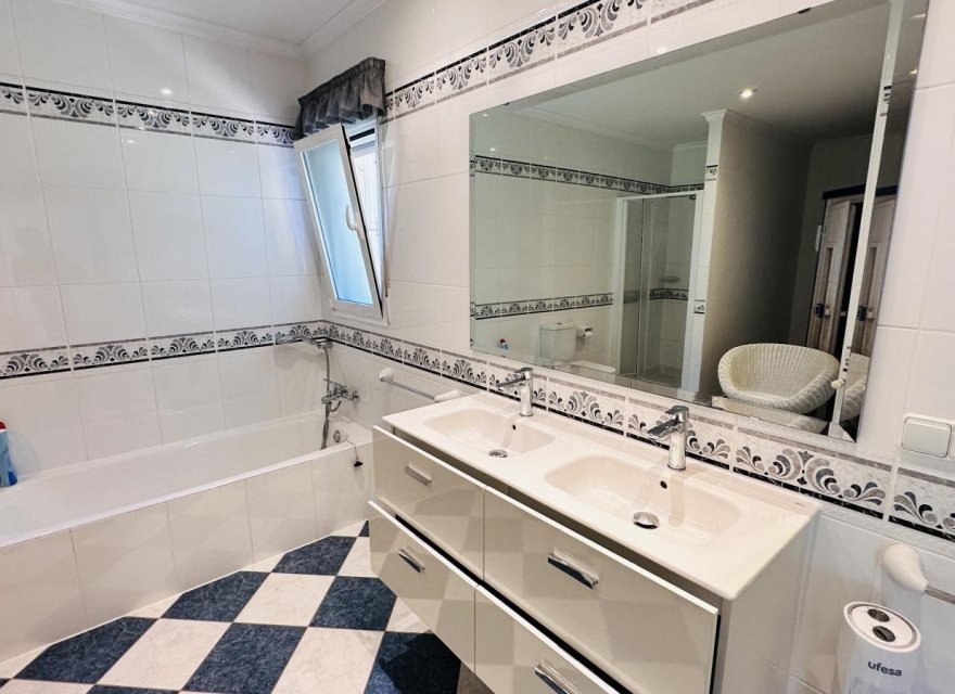 Resale - Villa - Denia