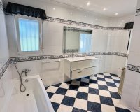 Resale - Villa - Denia