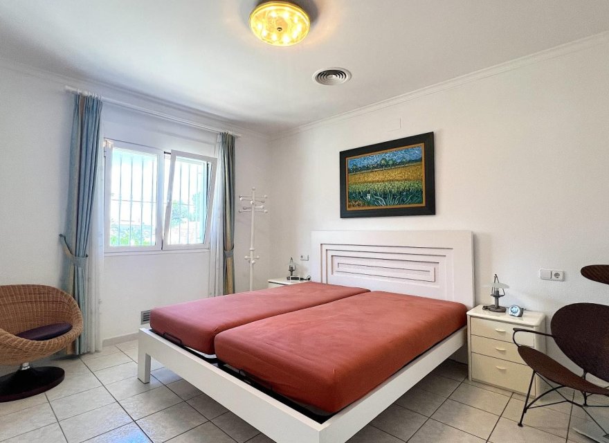 Resale - Villa - Denia