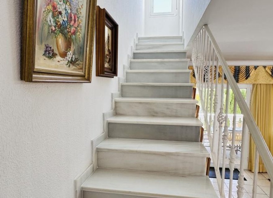 Resale - Villa - Denia