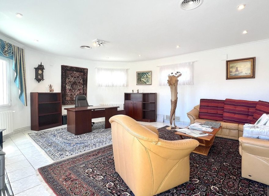 Resale - Villa - Denia