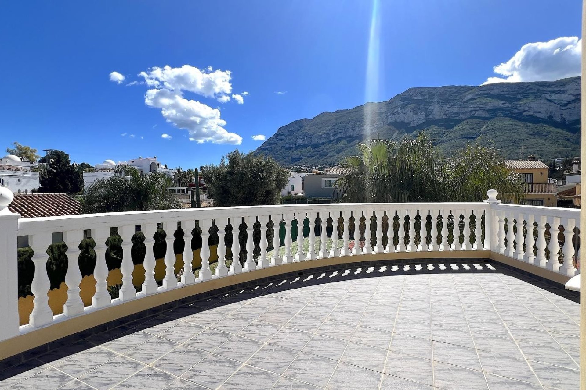 Resale - Villa - Denia