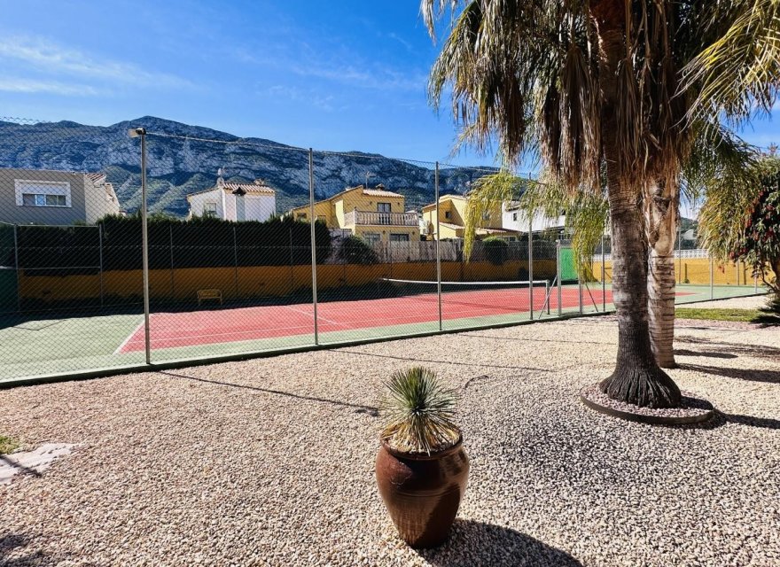 Resale - Villa - Denia