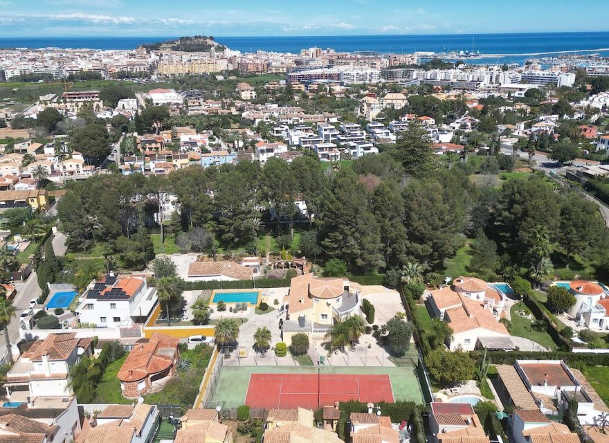 Resale - Villa - Denia