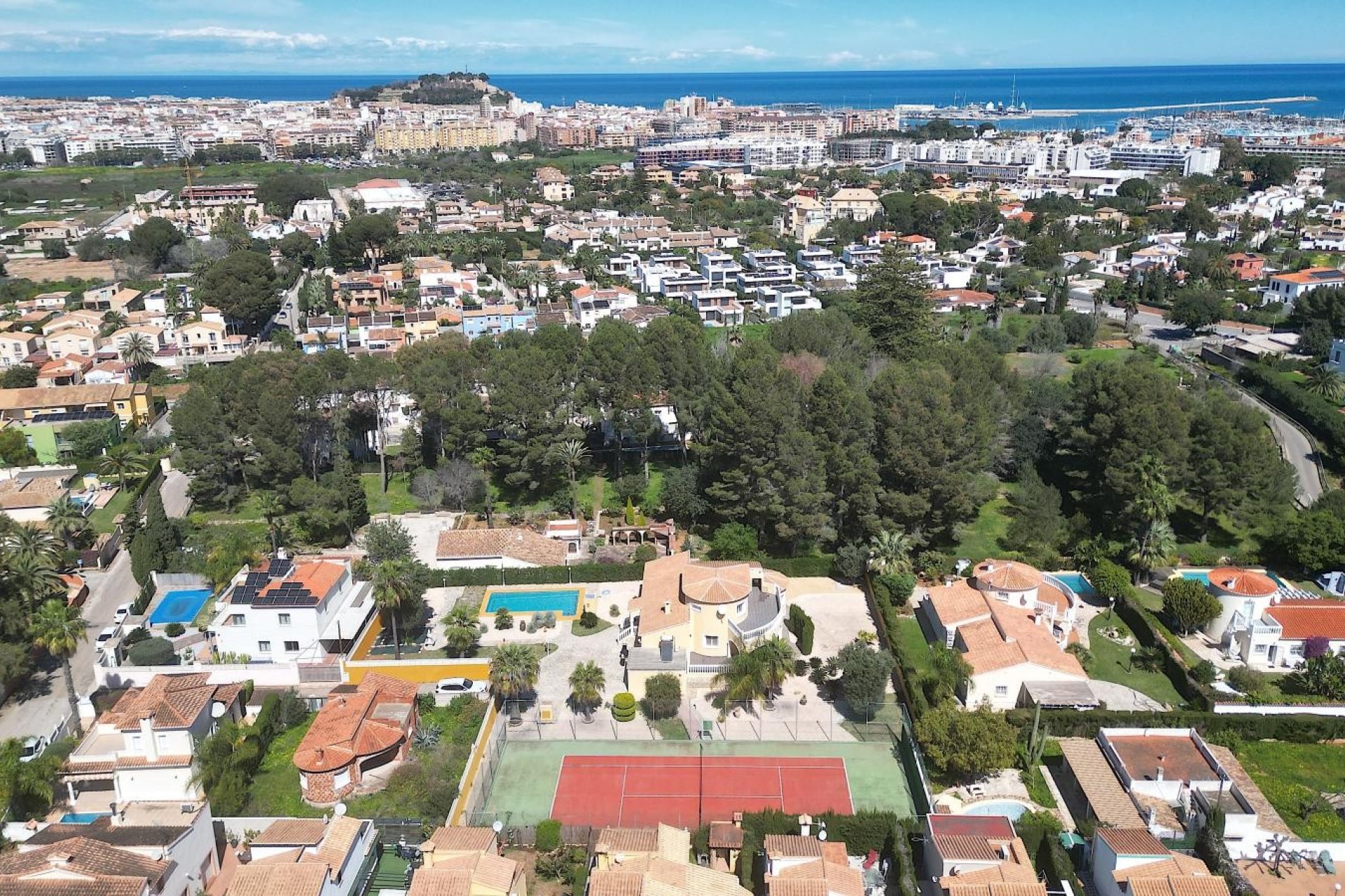 Resale - Villa - Denia