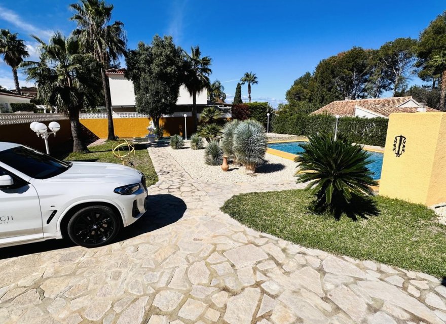 Resale - Villa - Denia