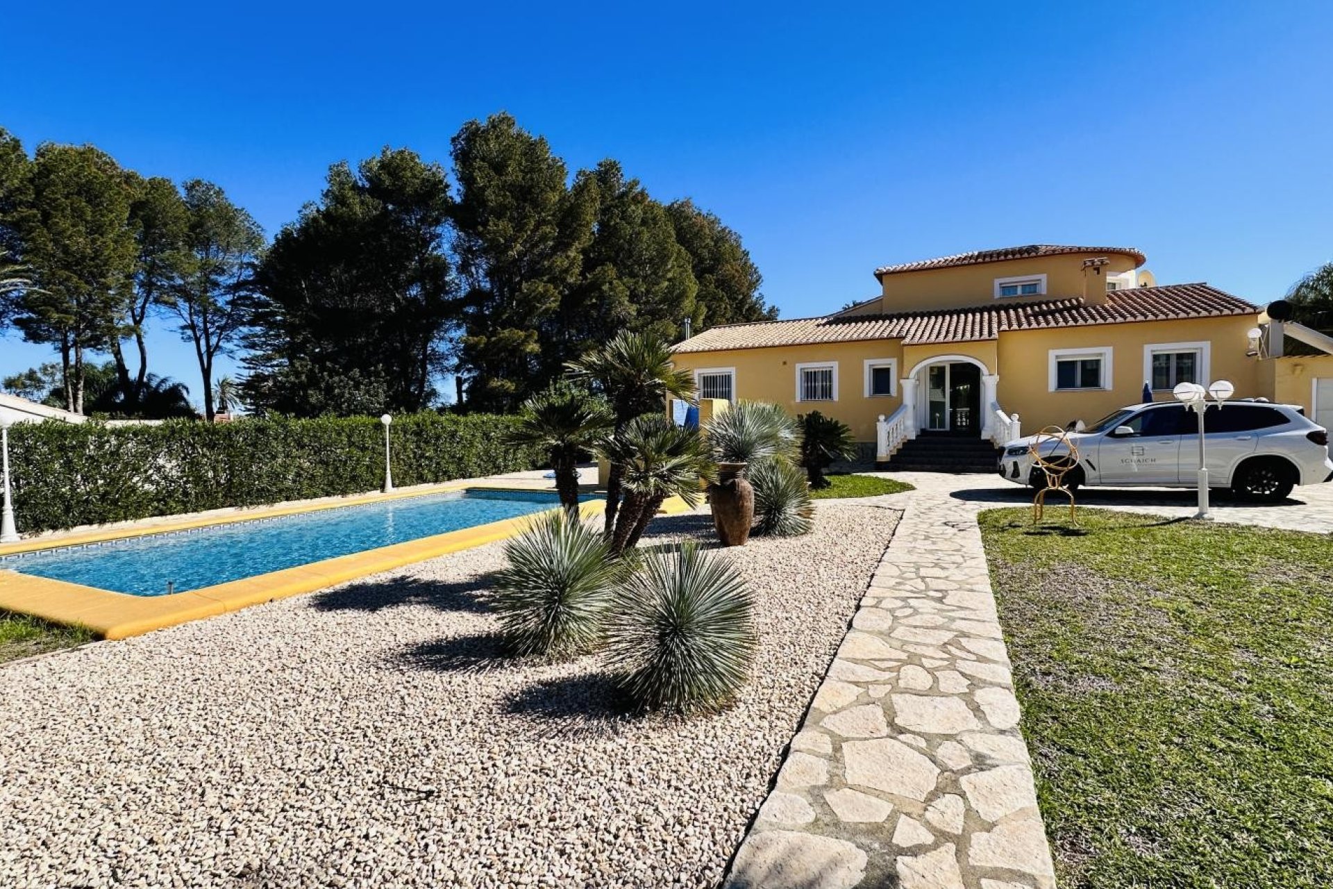 Resale - Villa - Denia