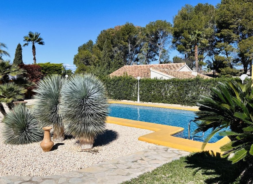Resale - Villa - Denia