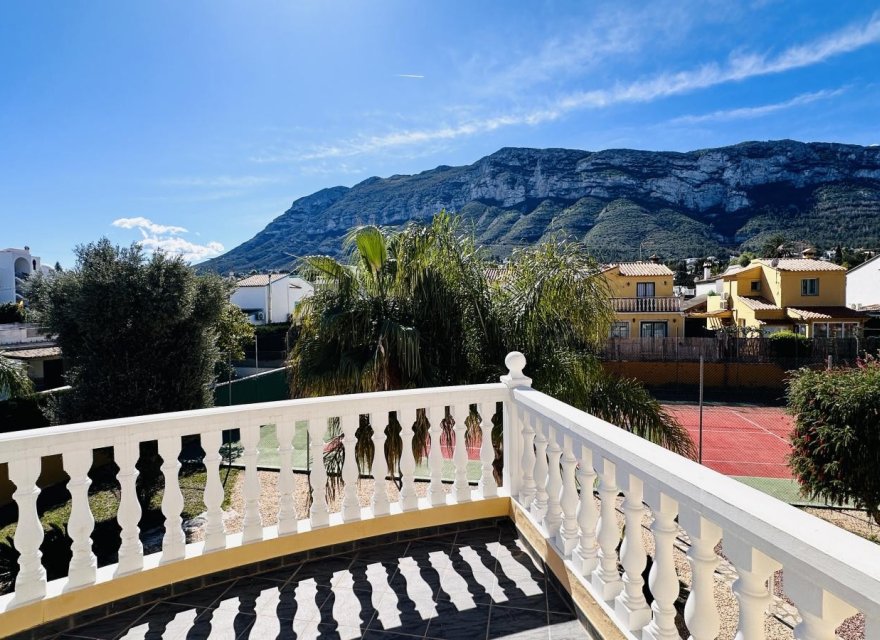 Resale - Villa - Denia
