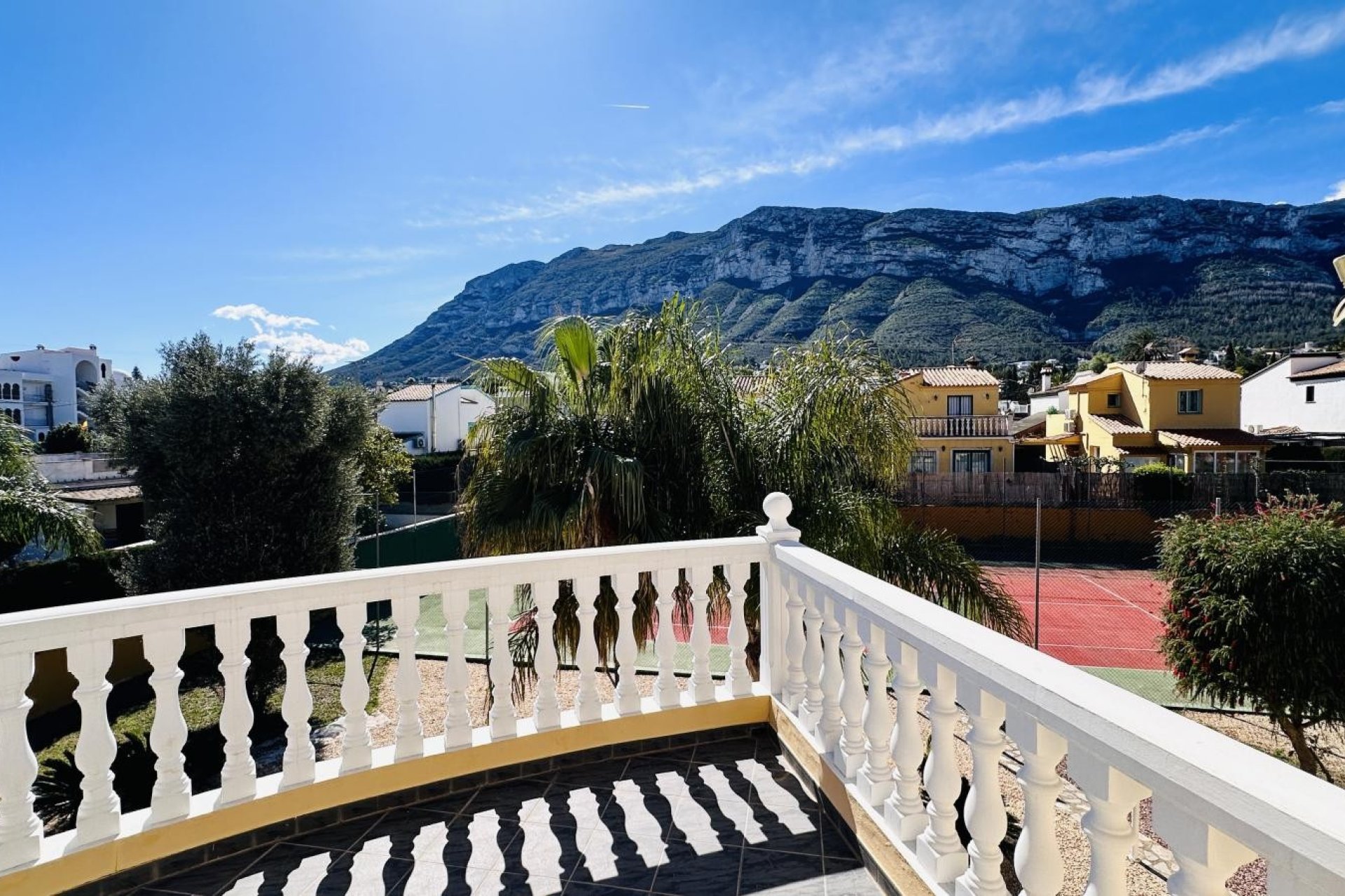 Resale - Villa - Denia