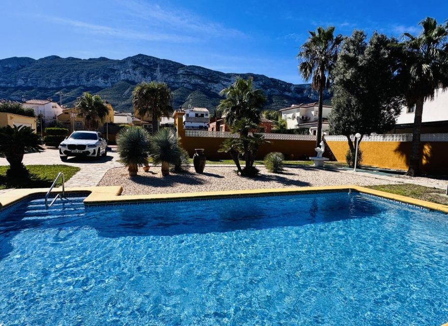 Resale - Villa - Denia