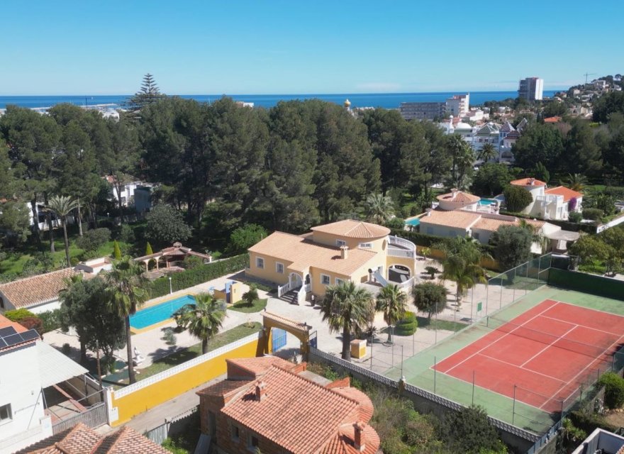 Resale - Villa - Denia