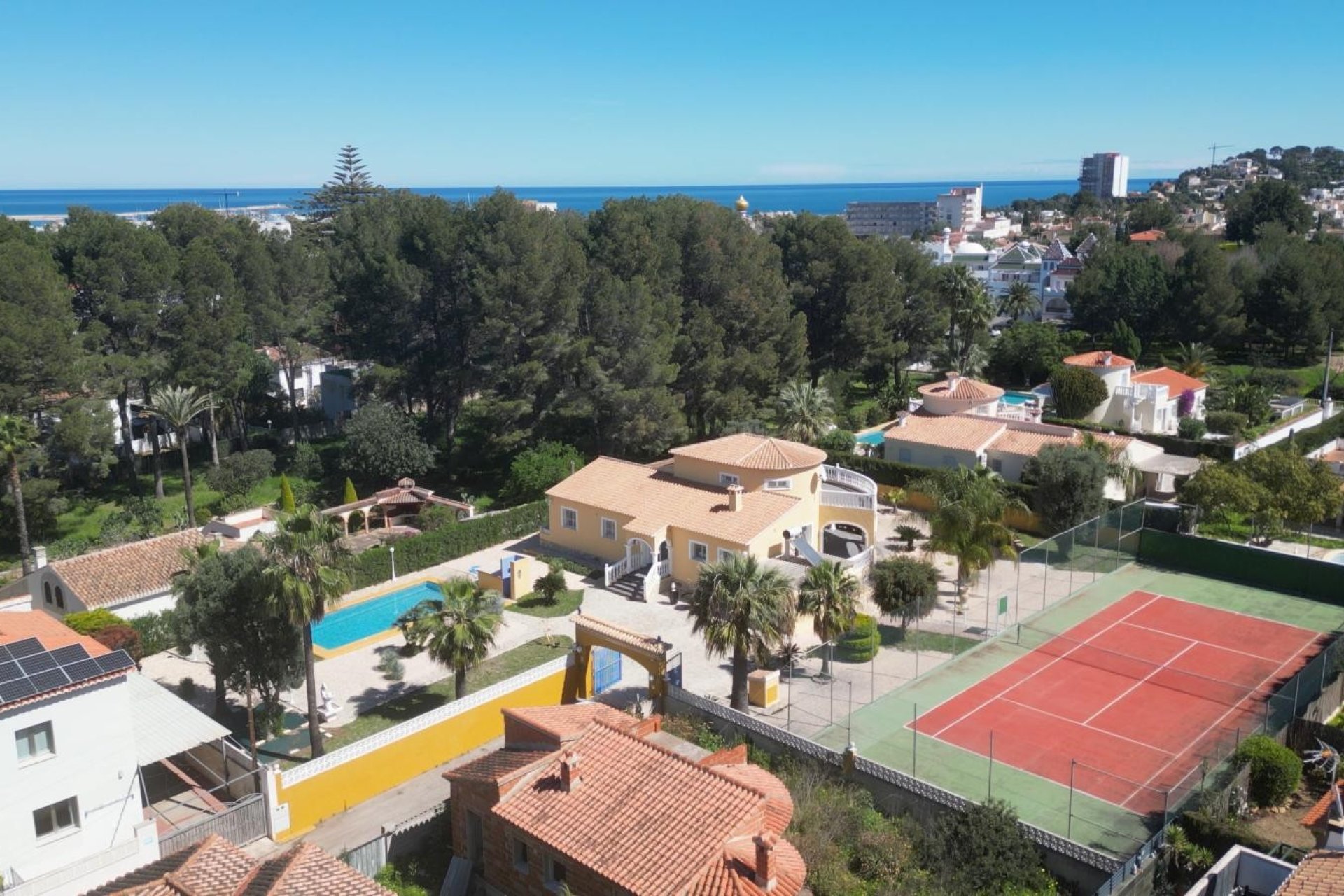 Resale - Villa - Denia