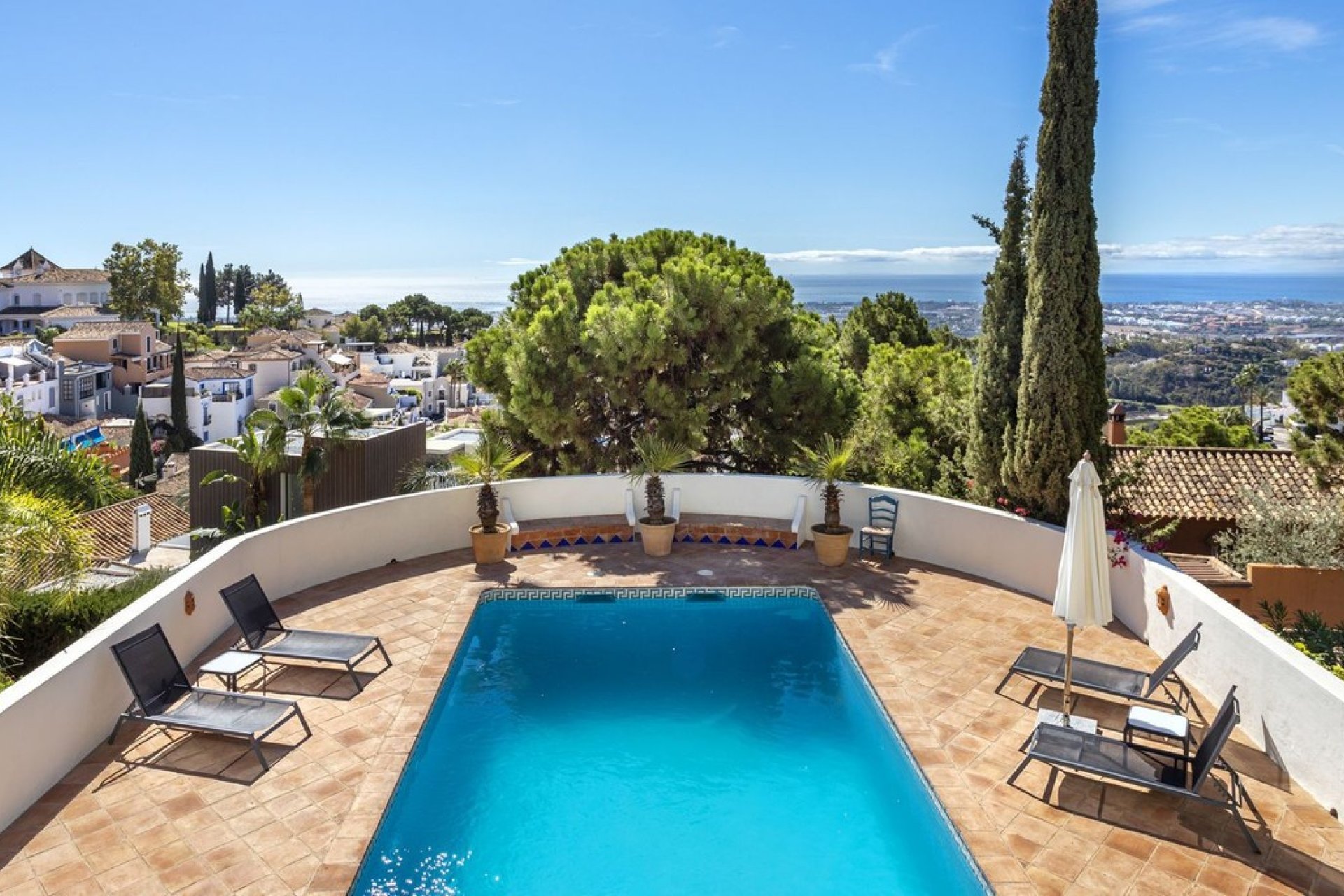 Resale - Villa - El Madroñal - Costa del Sol