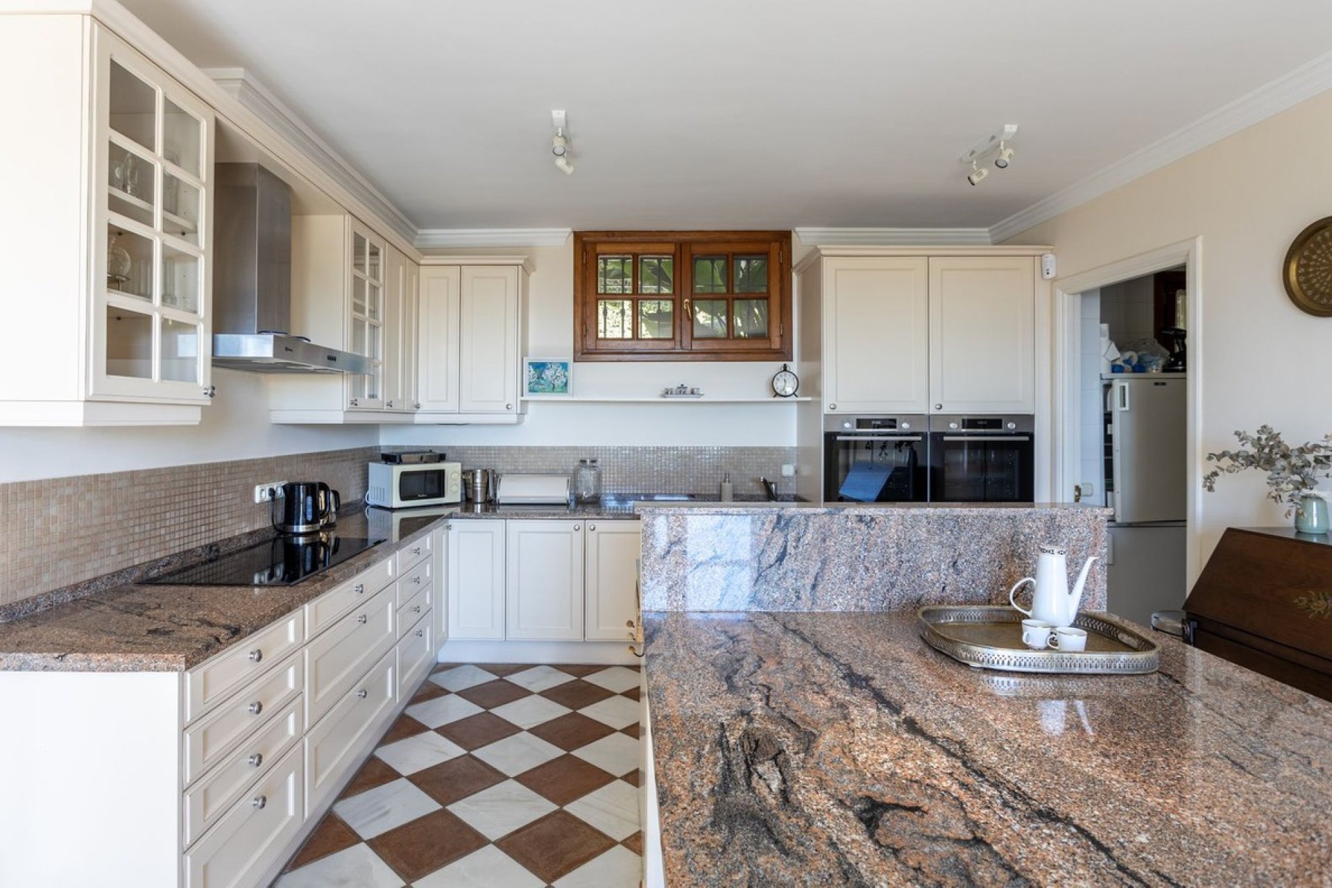 Resale - Villa - El Madroñal - Costa del Sol