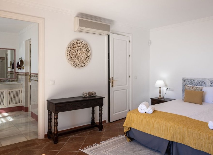 Resale - Villa - El Madroñal - Costa del Sol