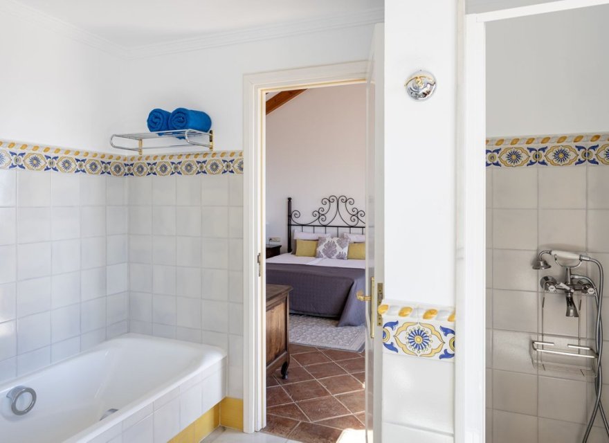 Resale - Villa - El Madroñal - Costa del Sol