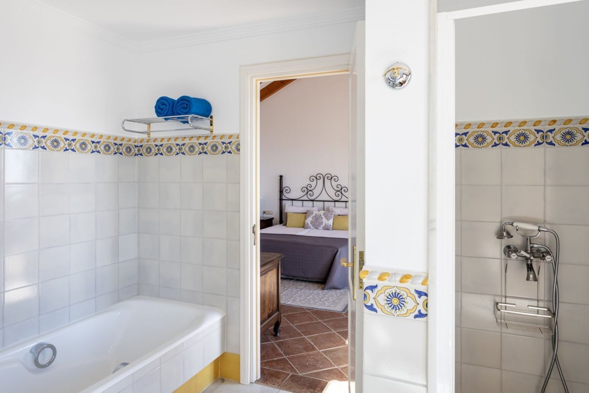 Resale - Villa - El Madroñal - Costa del Sol