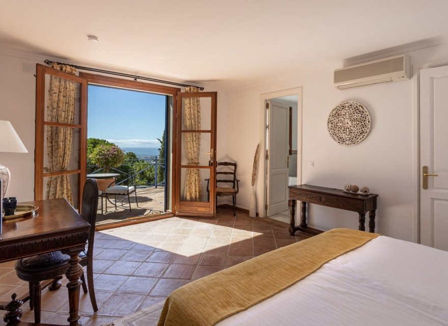 Resale - Villa - El Madroñal - Costa del Sol