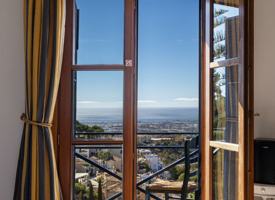 Resale - Villa - El Madroñal - Costa del Sol