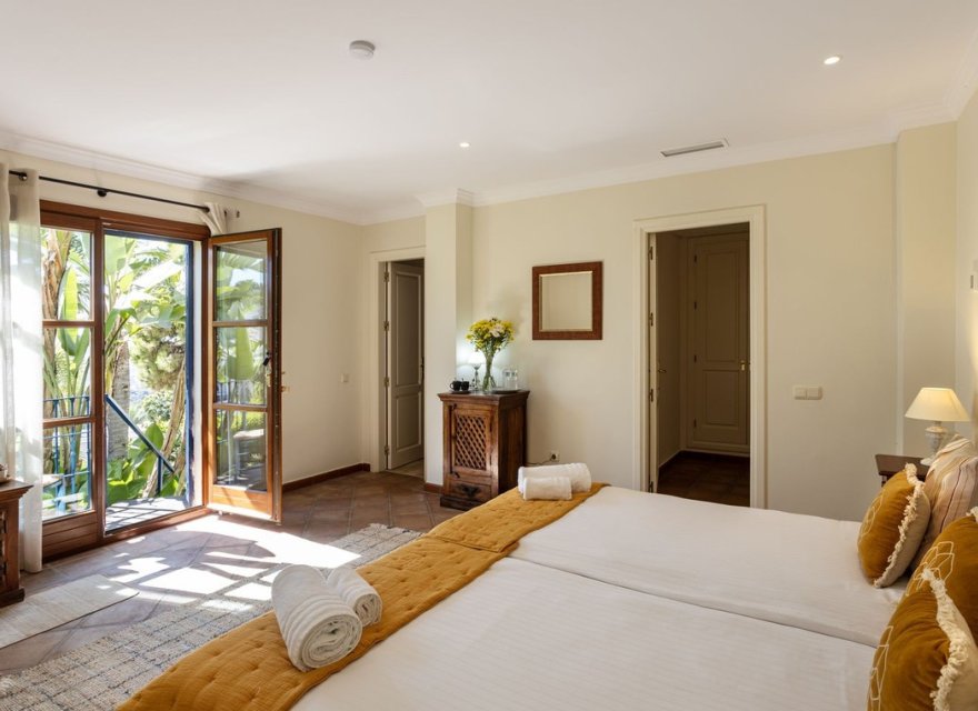 Resale - Villa - El Madroñal - Costa del Sol