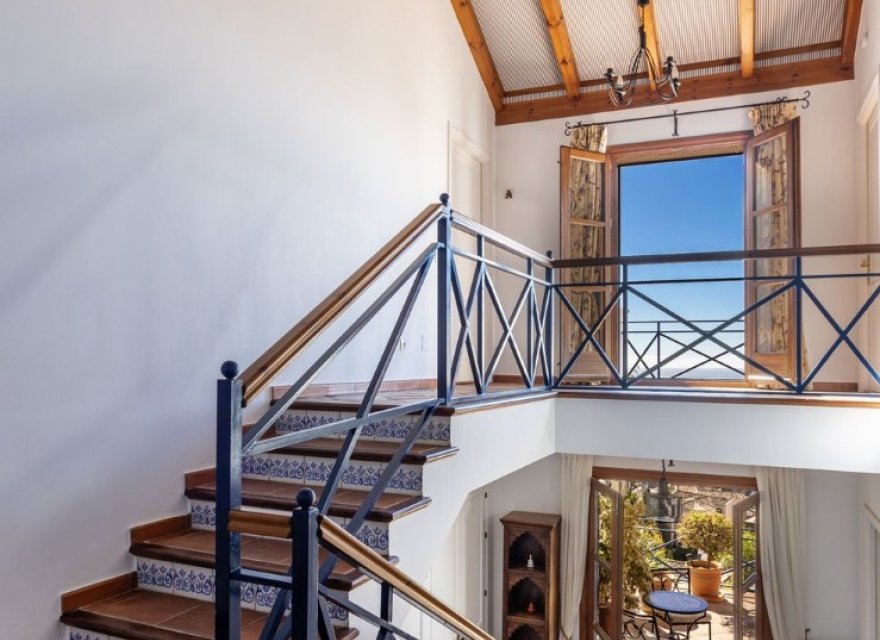 Resale - Villa - El Madroñal - Costa del Sol