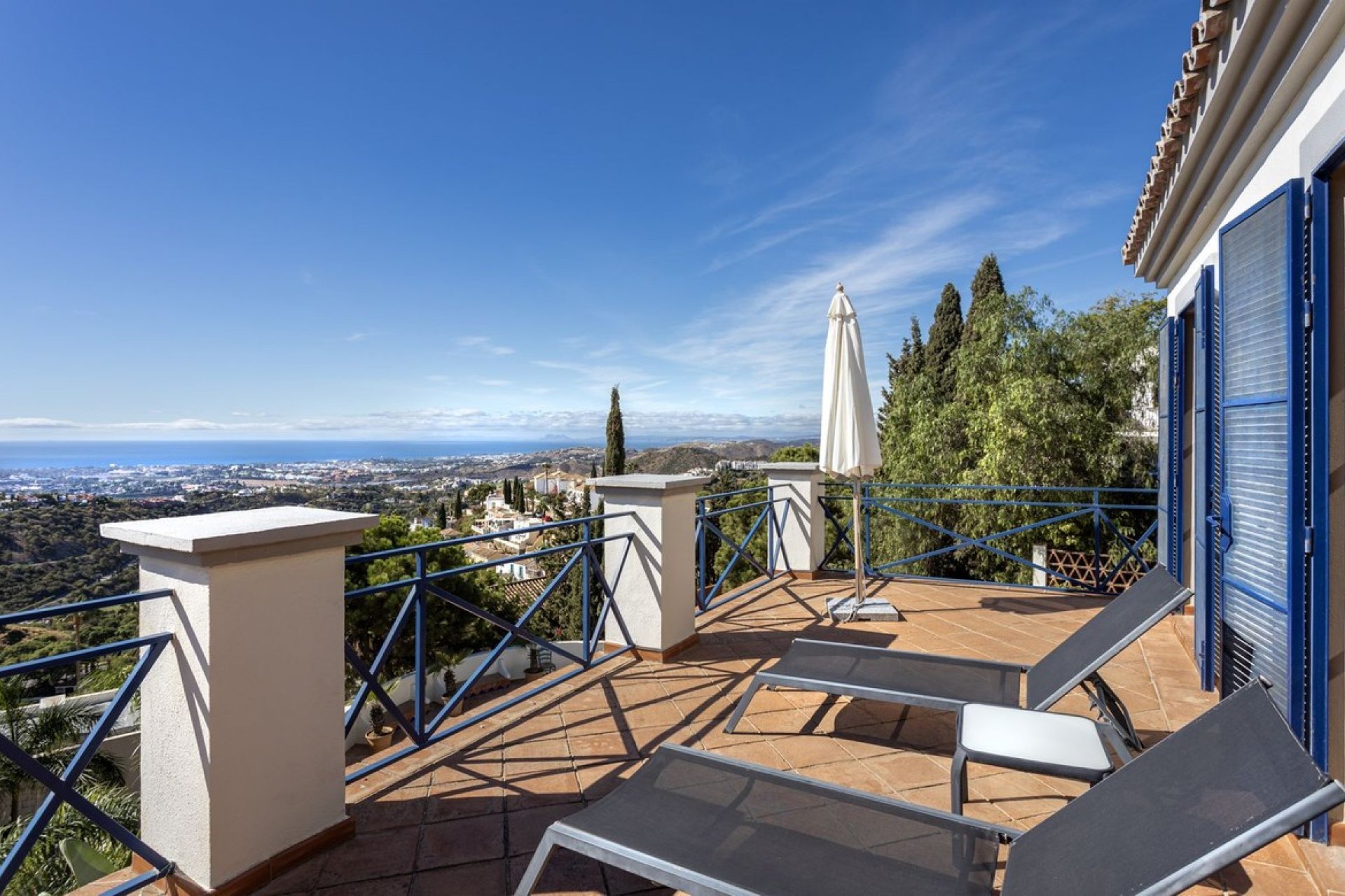 Resale - Villa - El Madroñal - Costa del Sol