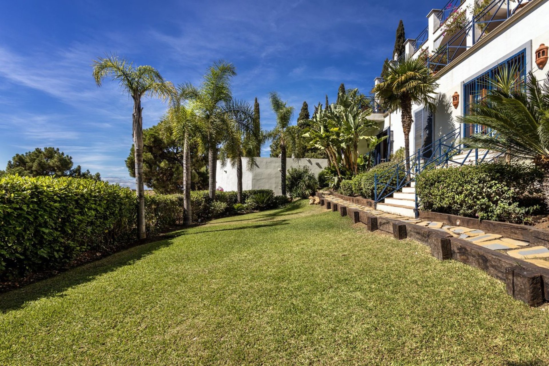 Resale - Villa - El Madroñal - Costa del Sol