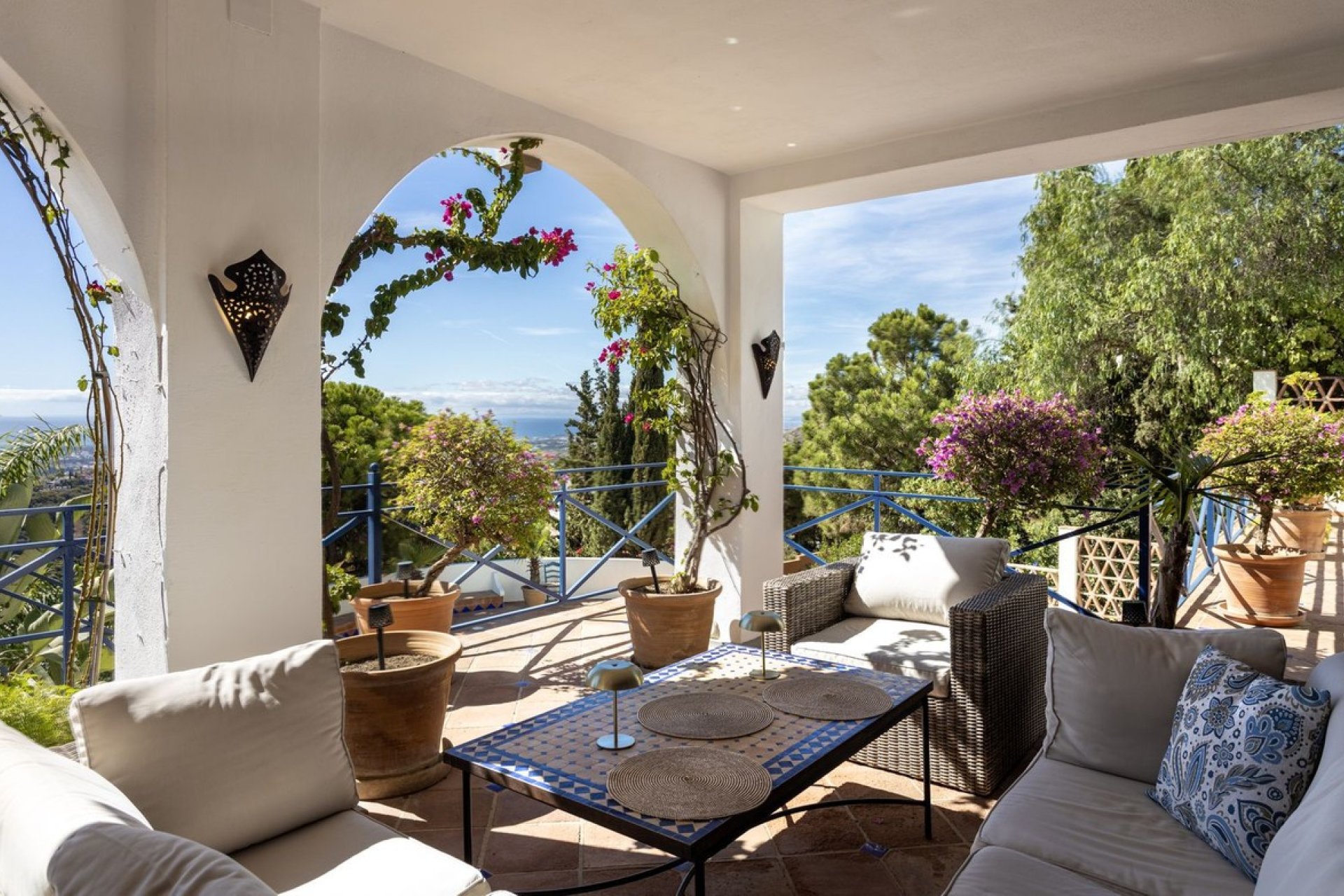 Resale - Villa - El Madroñal - Costa del Sol