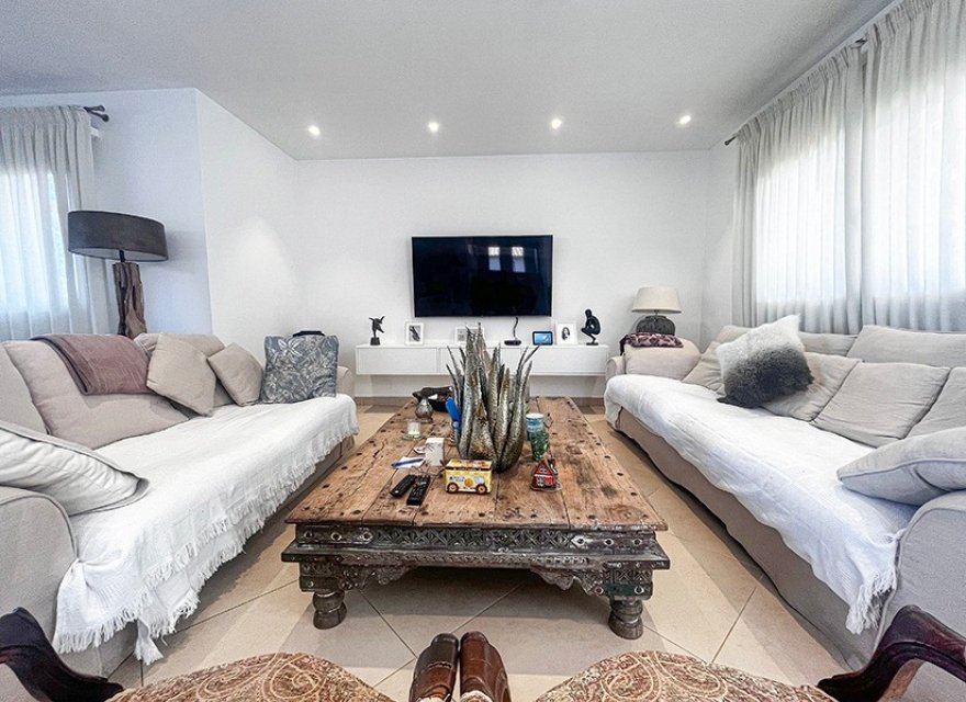 Resale - Villa - El Toro