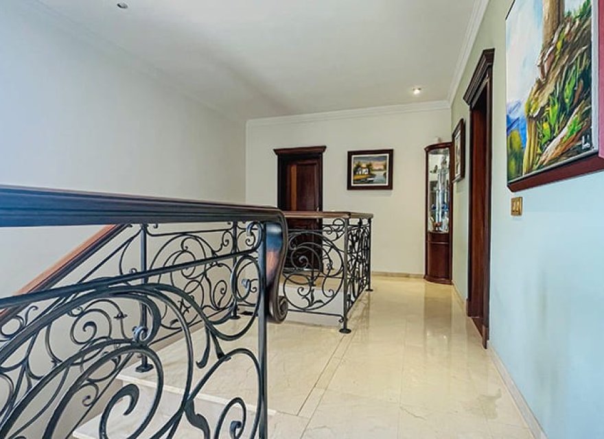 Resale - Villa - El Toro