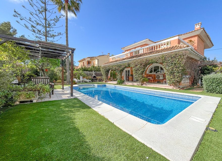 Resale - Villa - El Toro