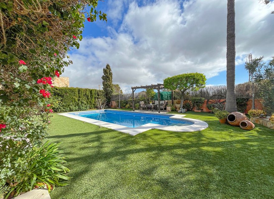 Resale - Villa - El Toro