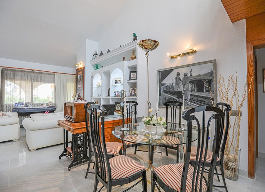 Resale - Villa - El Toro