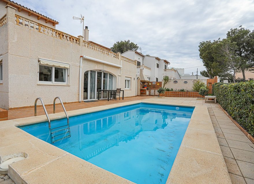 Resale - Villa - El Toro