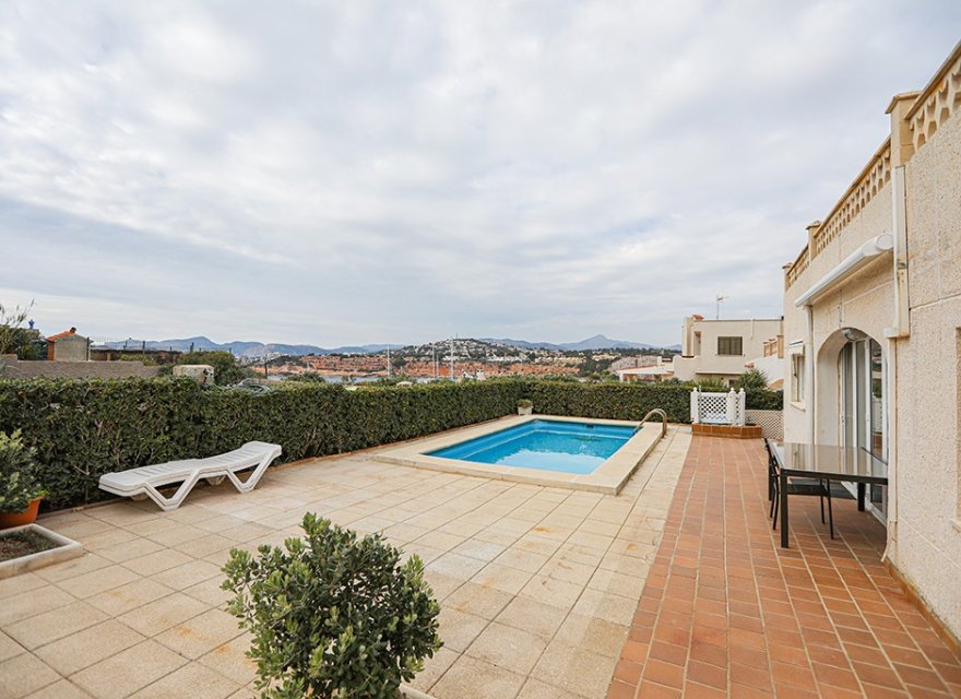 Resale - Villa - El Toro