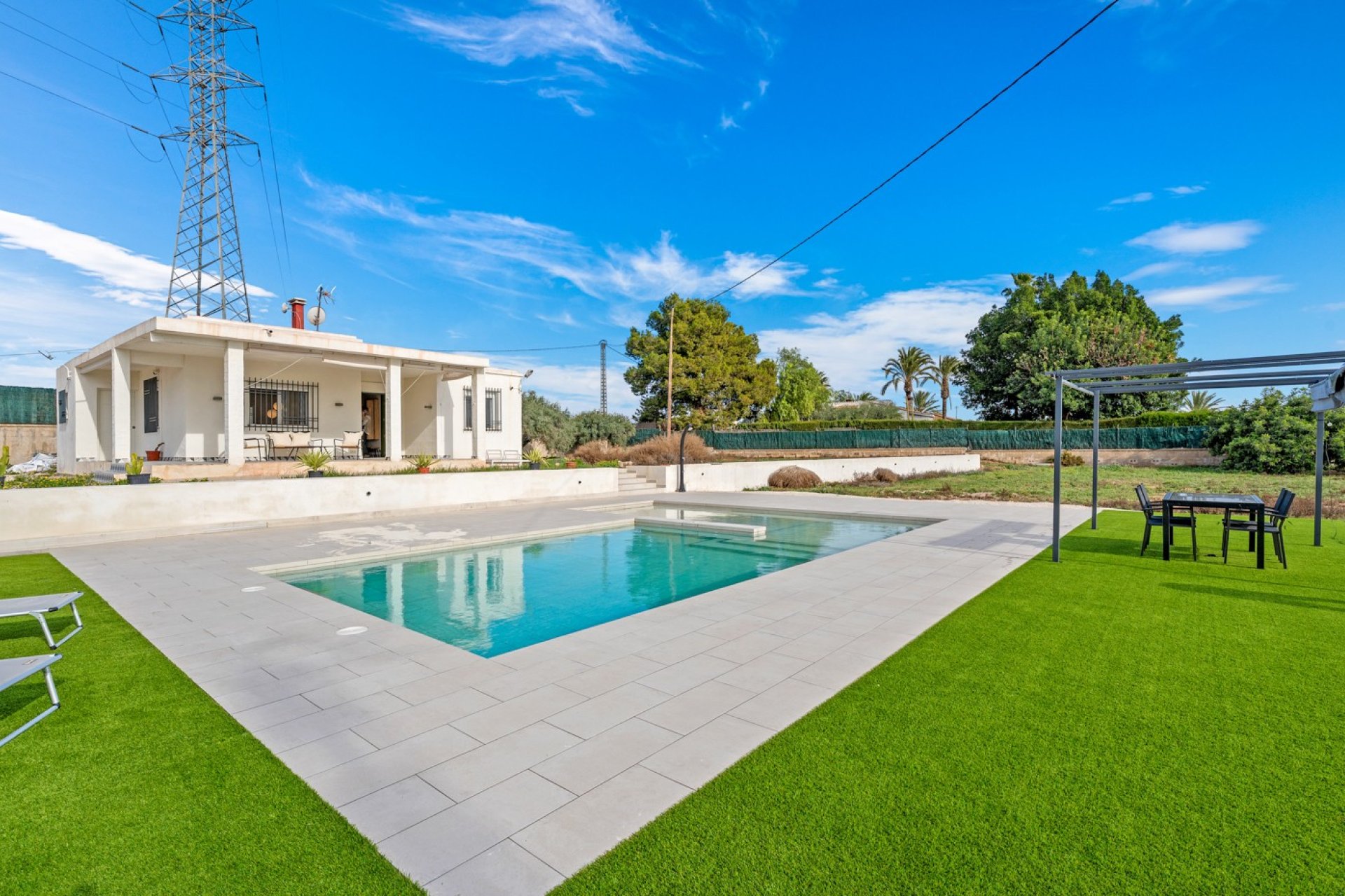 Resale - Villa - Elche