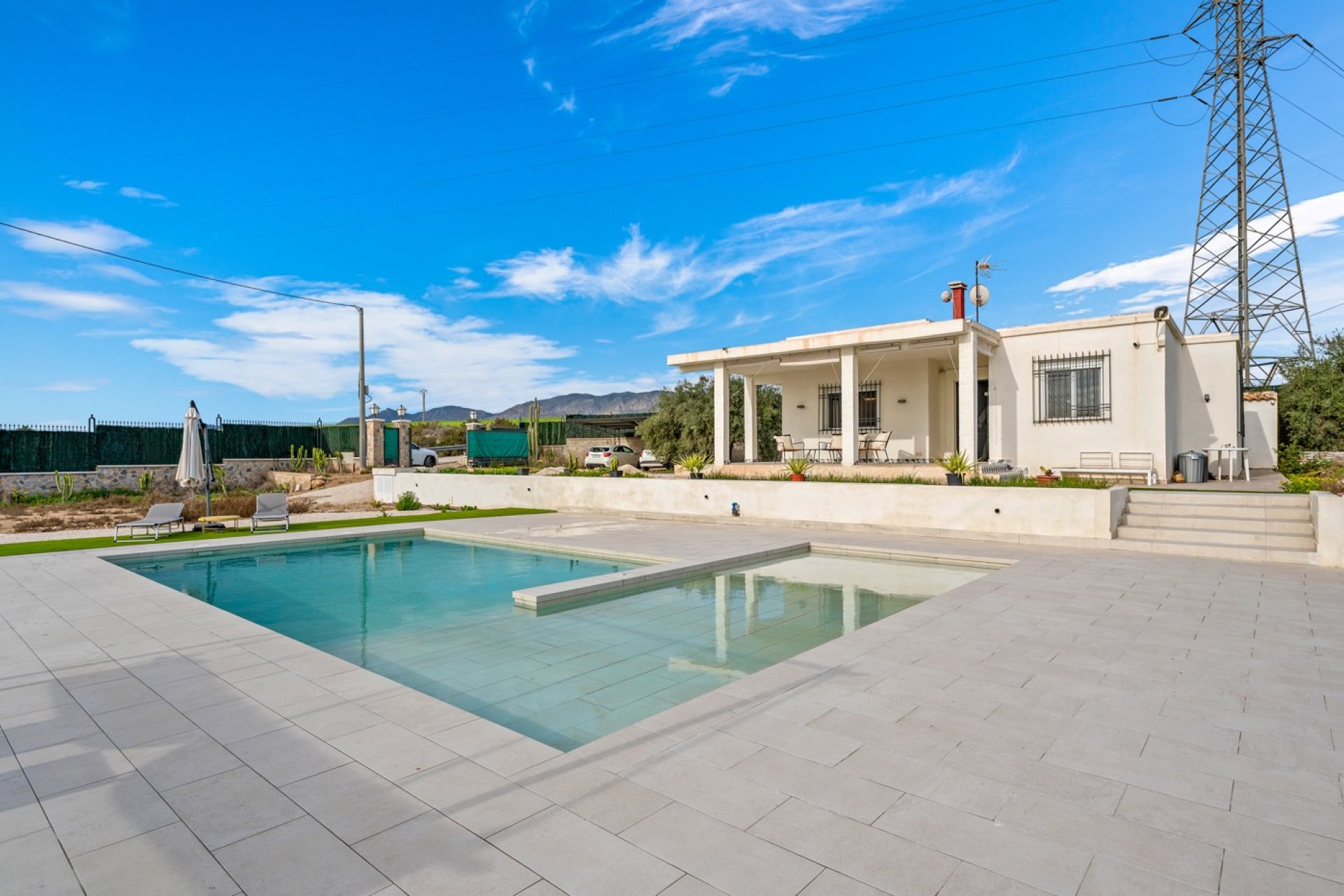 Resale - Villa - Elche