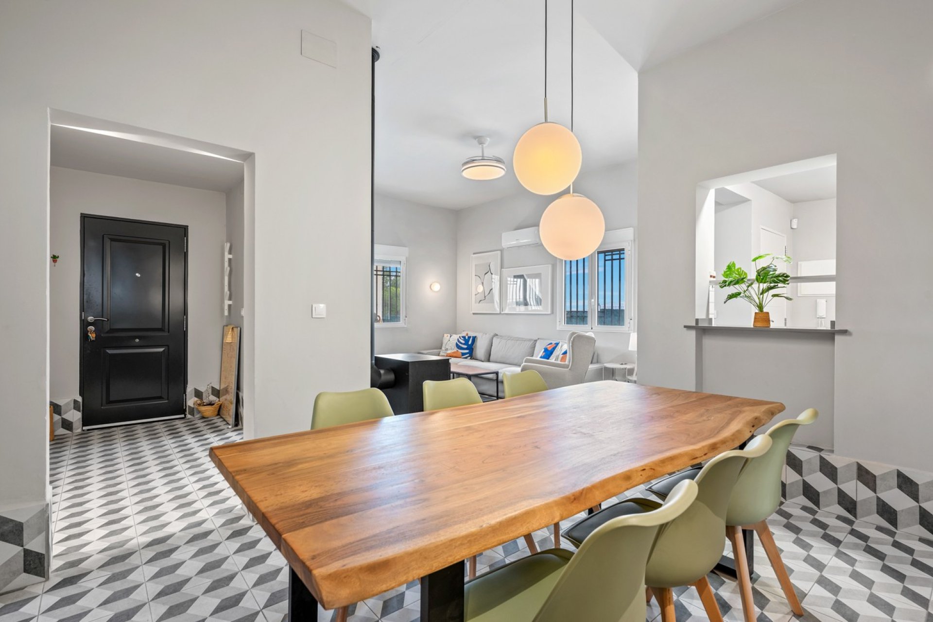 Resale - Villa - Elche