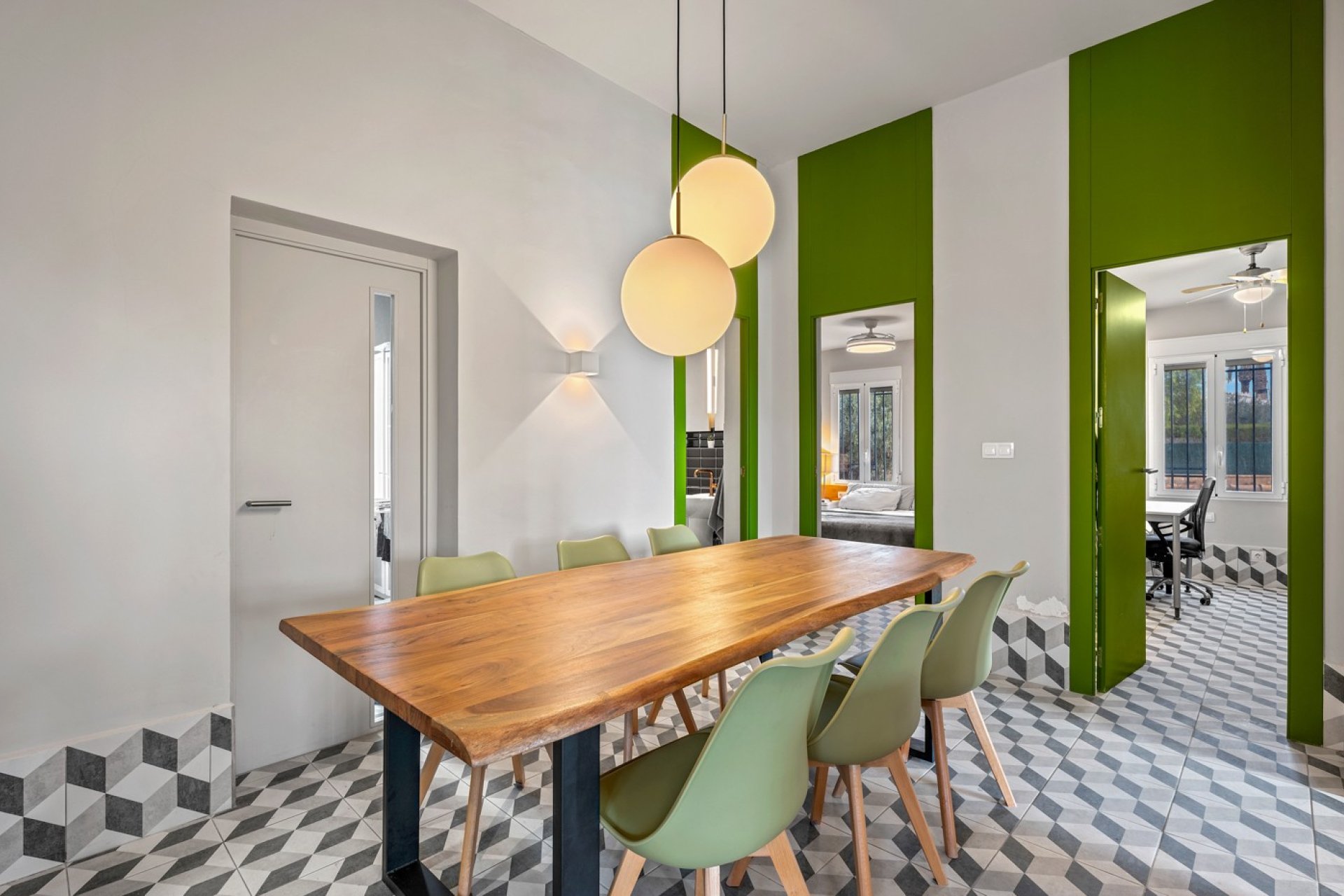 Resale - Villa - Elche