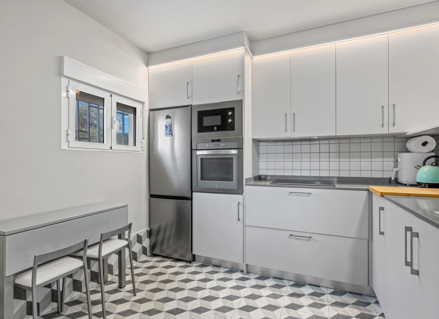 Resale - Villa - Elche