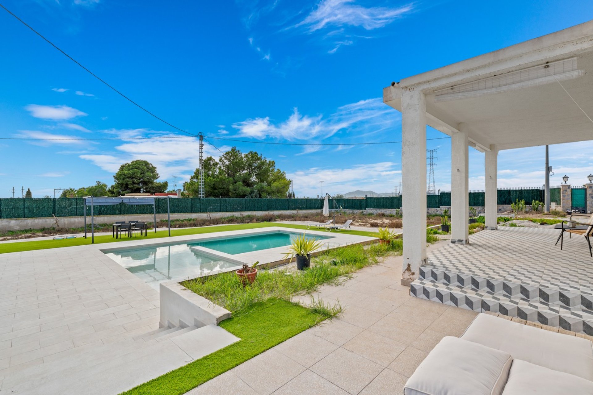 Resale - Villa - Elche