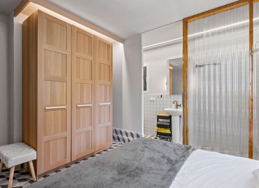 Resale - Villa - Elche