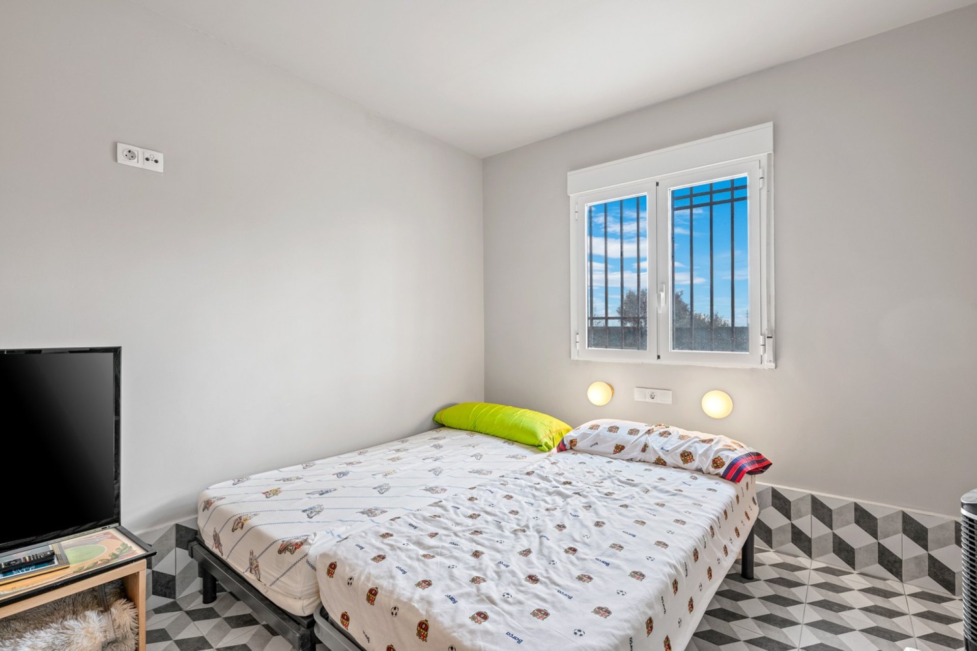 Resale - Villa - Elche