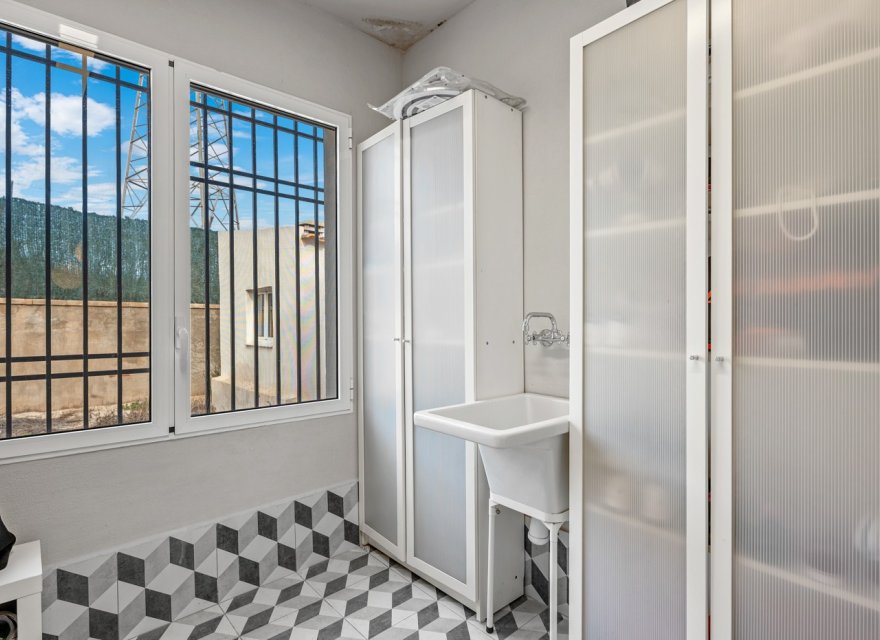 Resale - Villa - Elche