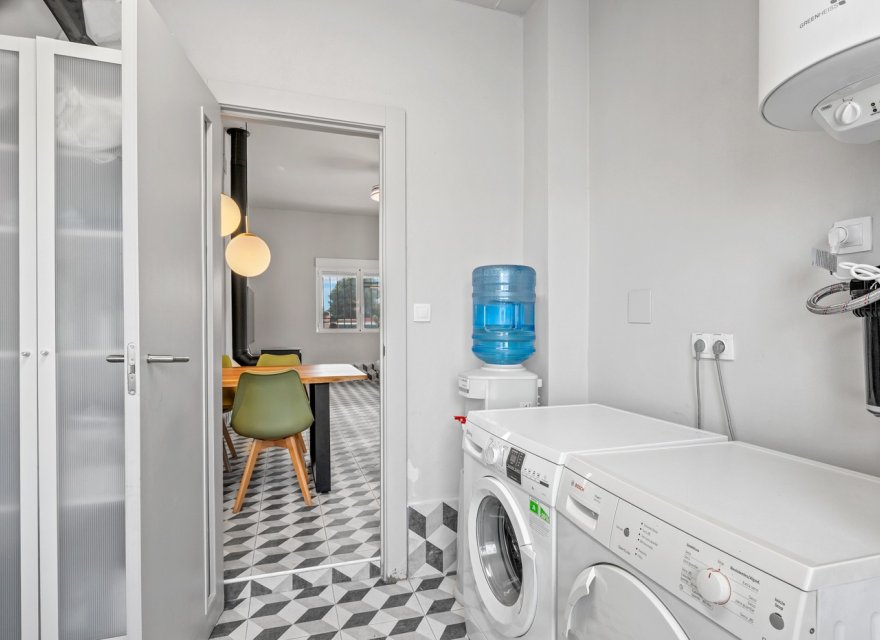 Resale - Villa - Elche