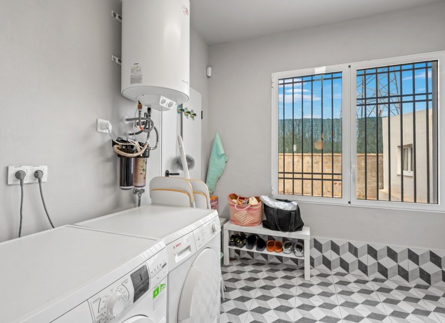 Resale - Villa - Elche